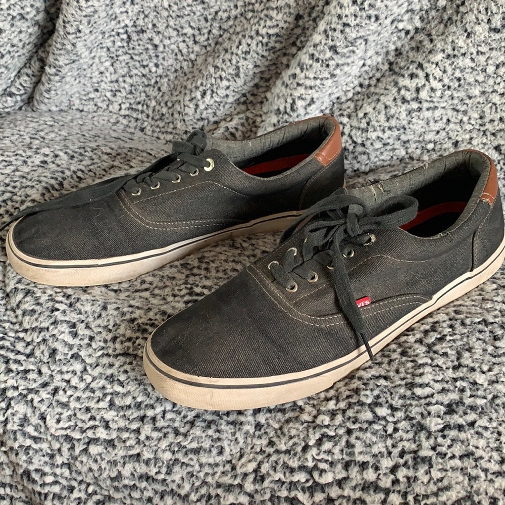 I’m selling Levi’s, size 13 in men’s